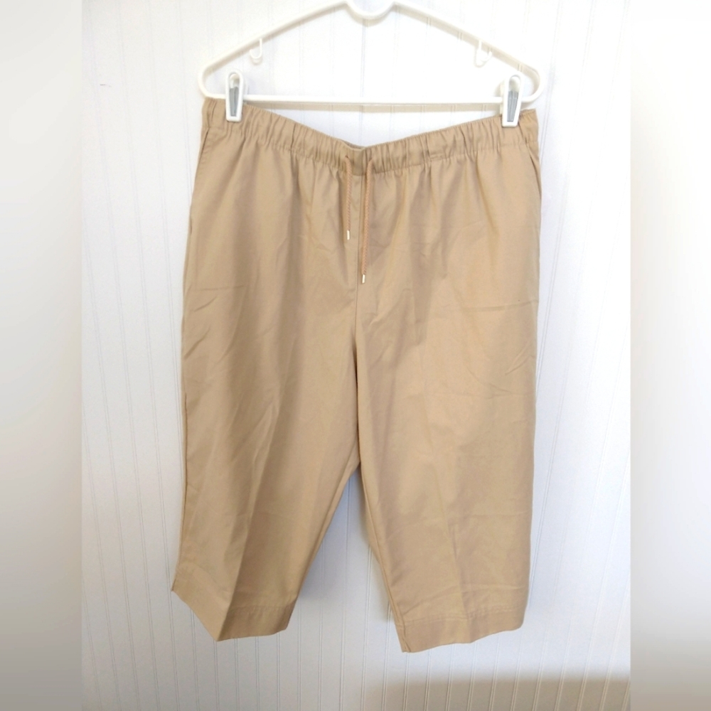 Bealls capris. NWT Drawstring waist. Size XL Petite.